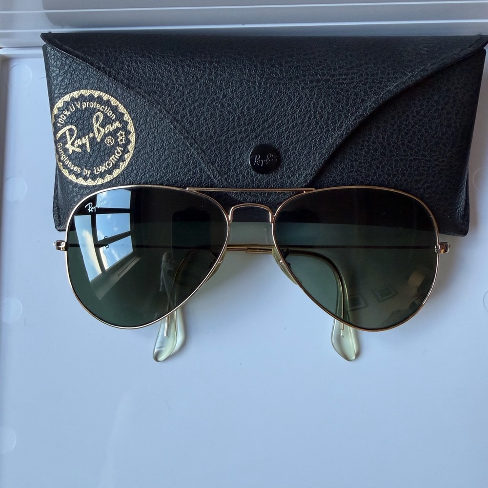 Ray-Ban Gold Frame Aviator Sunglasses with Case - Picture 2 of 6
